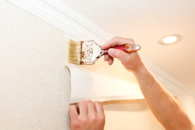 Pose de papier peint à Langueux — revêtements muraux et toiles de verre